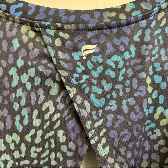 Fabletics Women Size M Blake Dry-Flex Open Back Tank Top Heatmap Leopard Gym - Picture 5 of 7